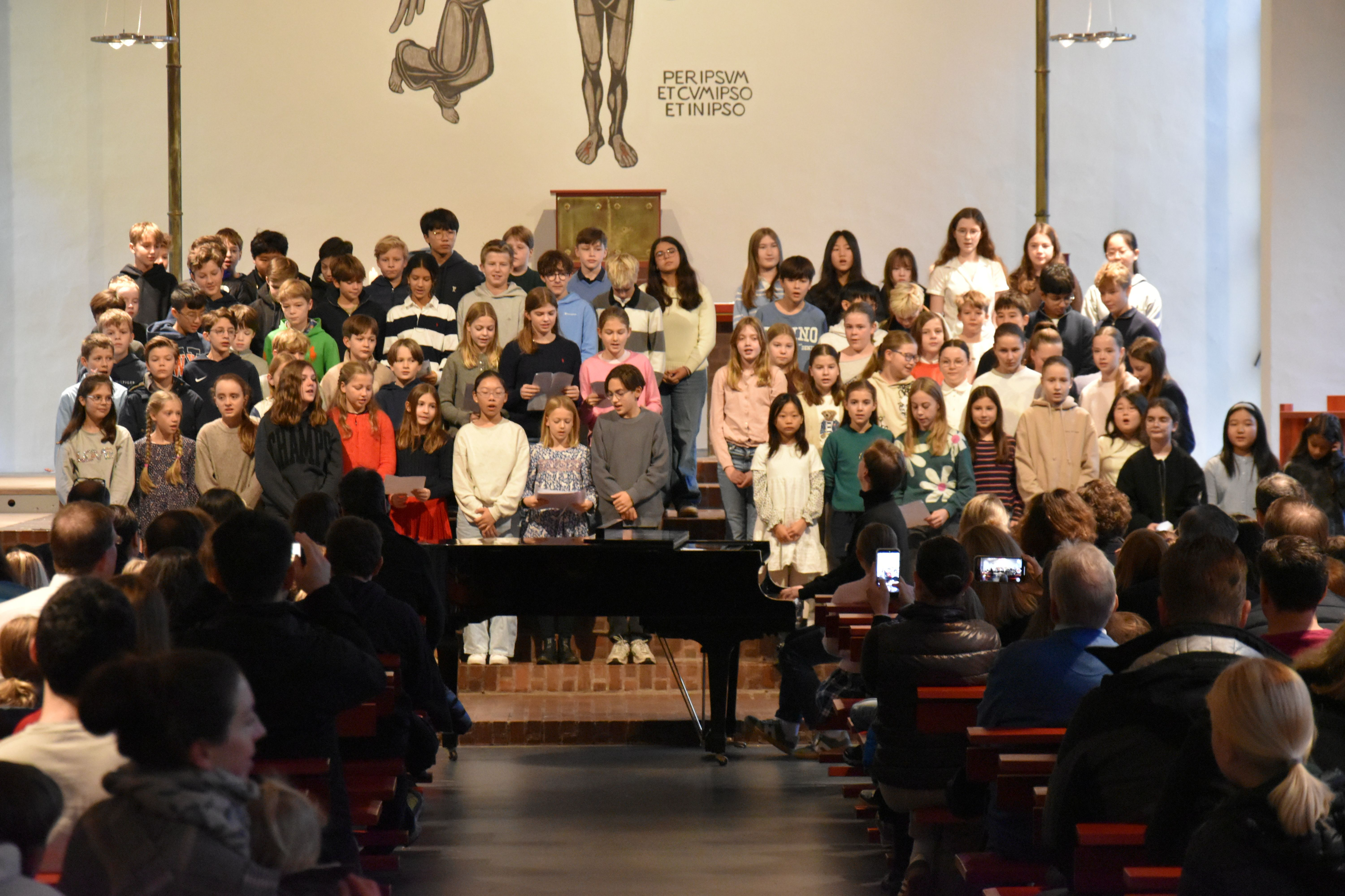 2025-11-01 Tag der off Tuer Begruessung Kollegskirche klein