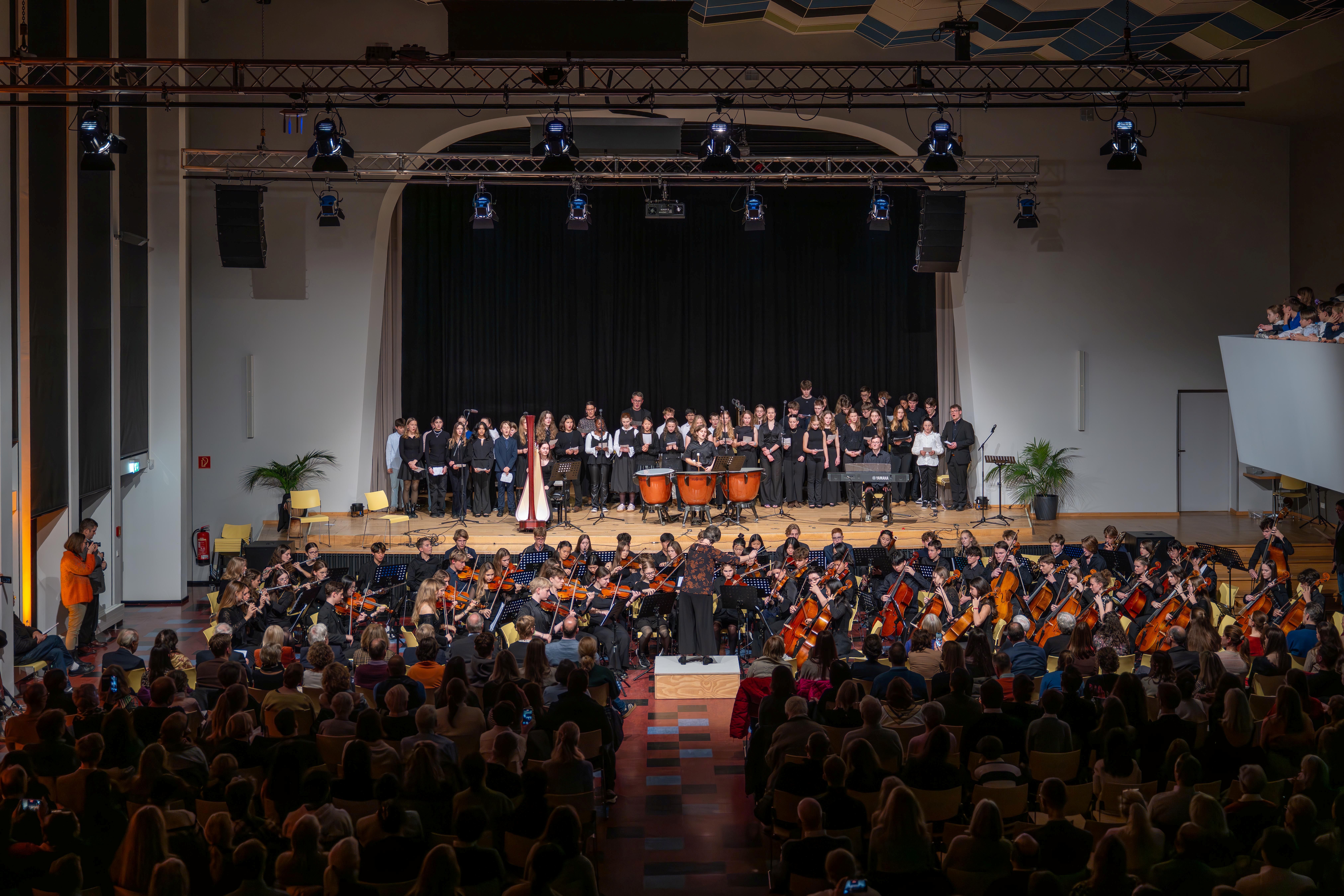 Finale Adventskonzert alle BNS C H. Loch klein